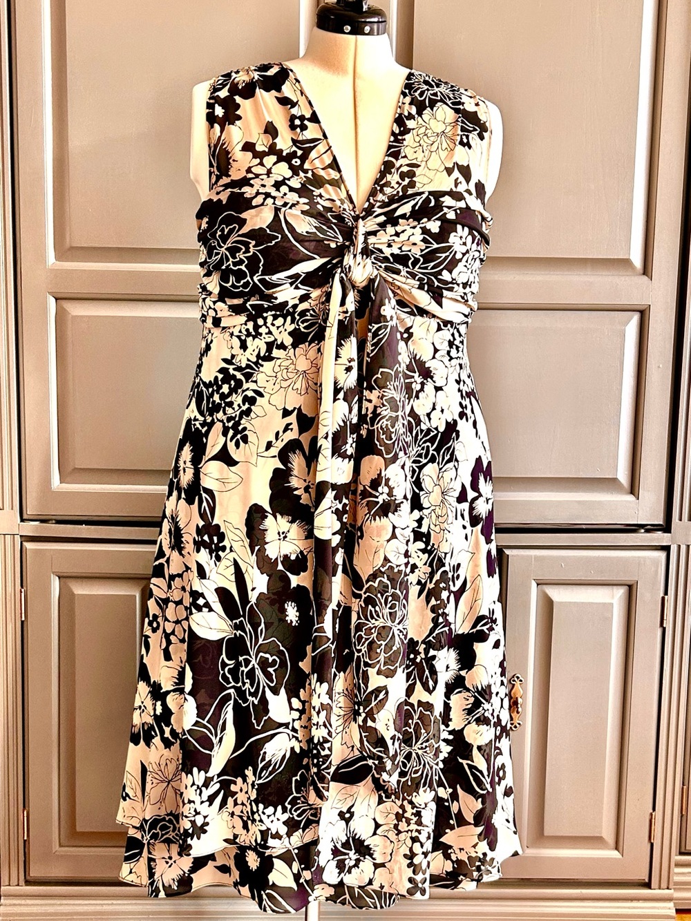 Dressbarn Woman Beige & Black Floral 
Special Occassion Dress